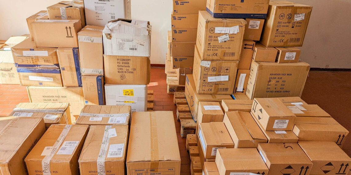 30.000 Einzelartikel verpackt in Paketen zur medizinischen Versorgung
